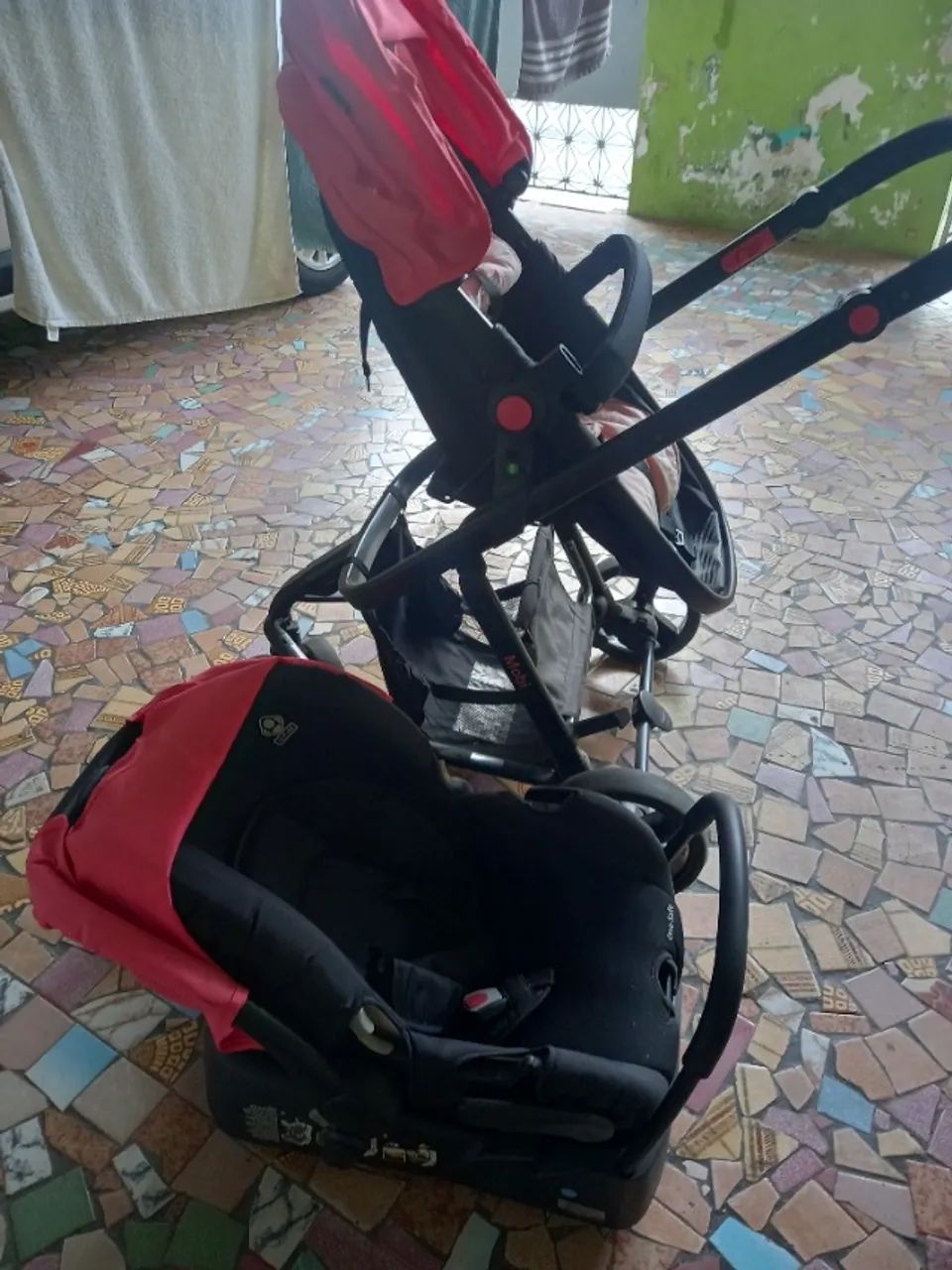 Carrinho de bebê com bebê conforto  - Foto 3