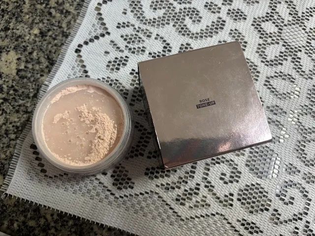 Pó solto laura mercier rose tone up
