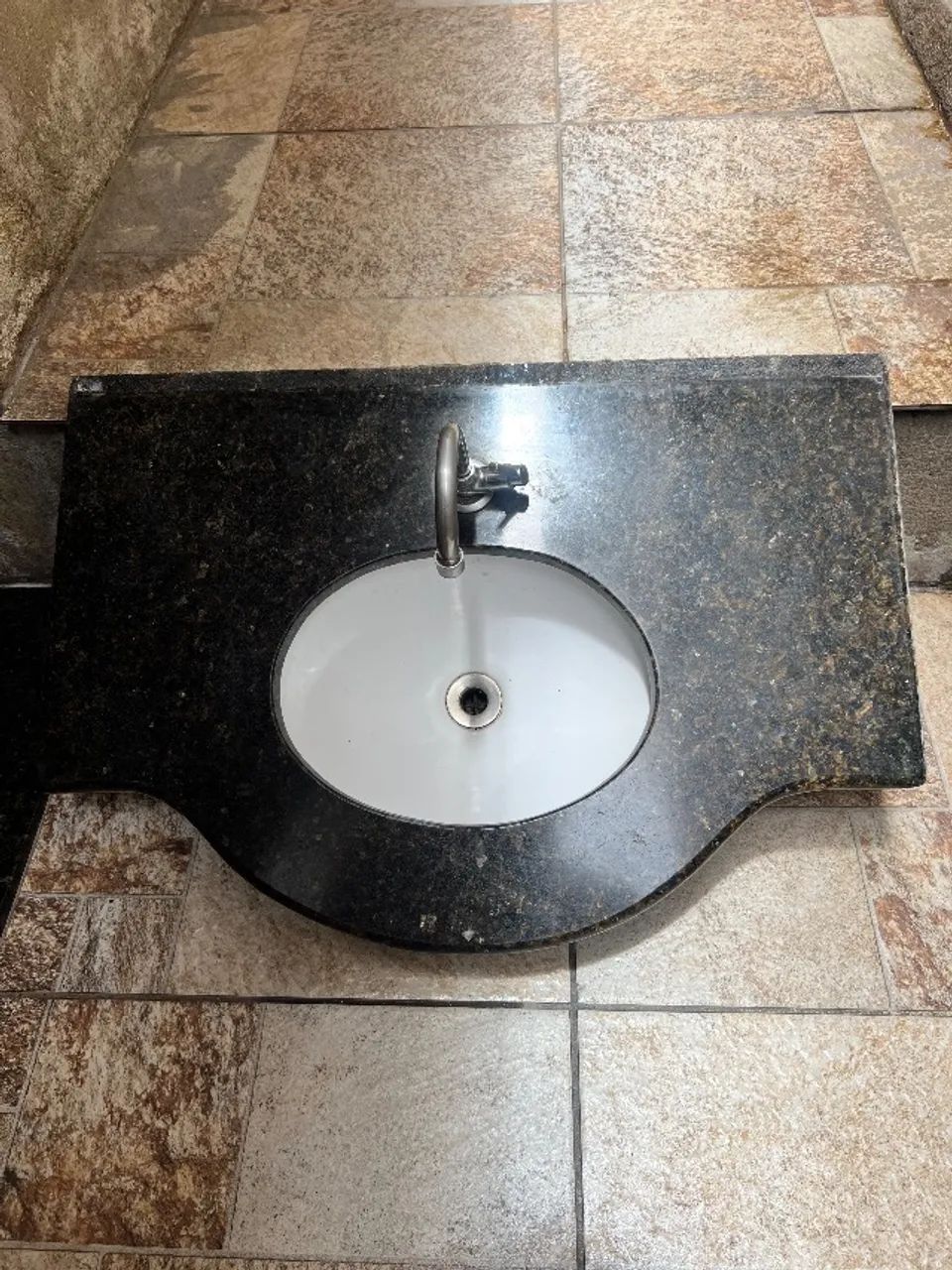 Pia em granito para banheiro64842098556035123