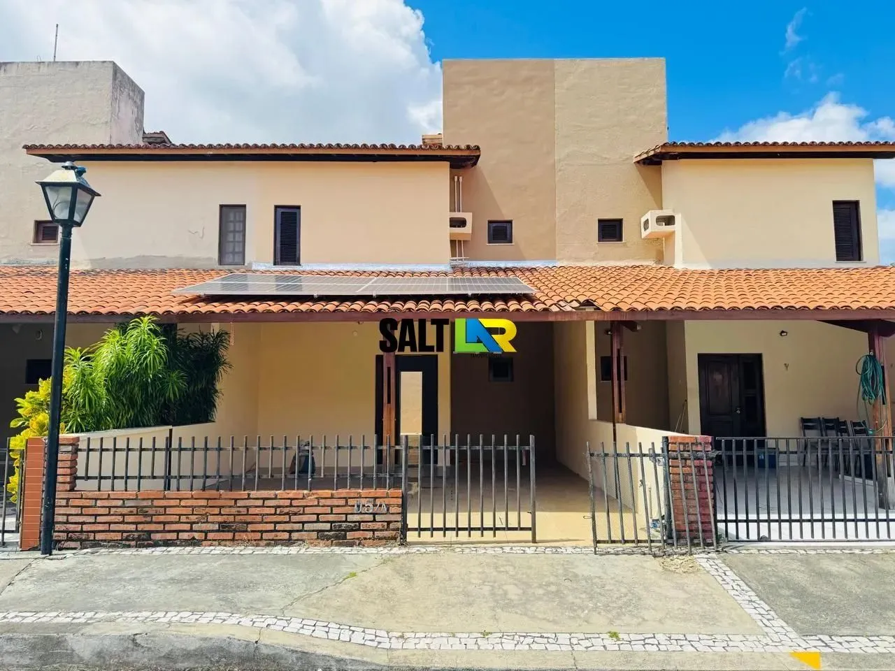Casa Duplex em condomínio no Passaré
