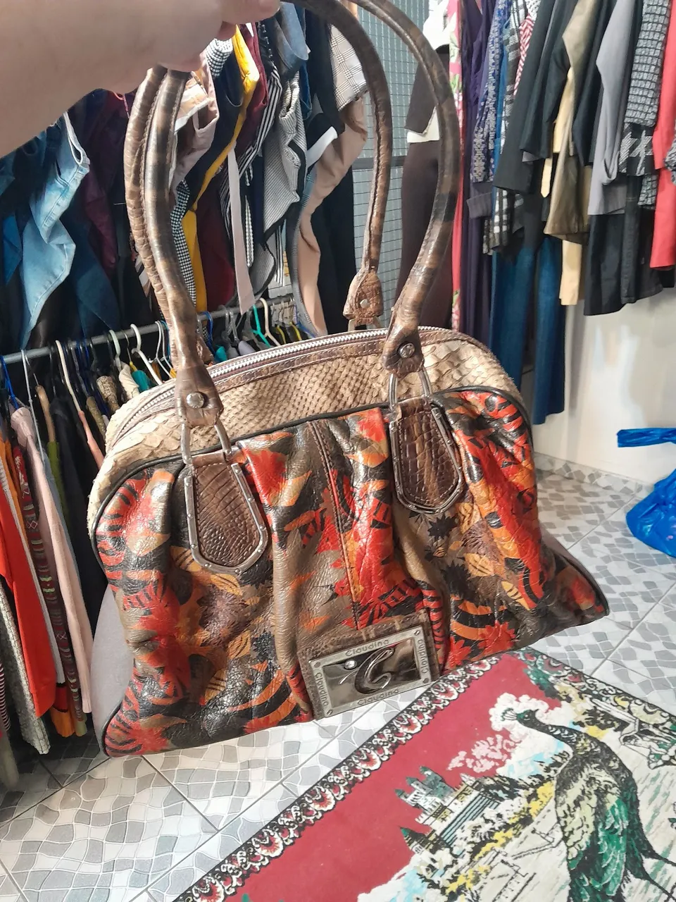 Bolsa de Ombro Claudia - Design Exclusivo