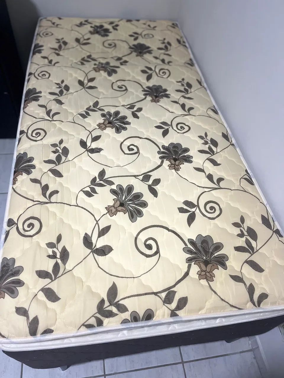 2 Camas boxe solteiro com cama auxiliar