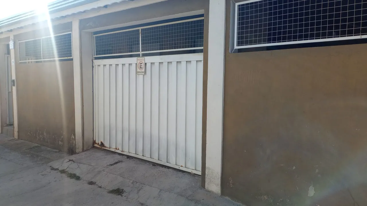 Portão + motor para garagem com grade de proteção