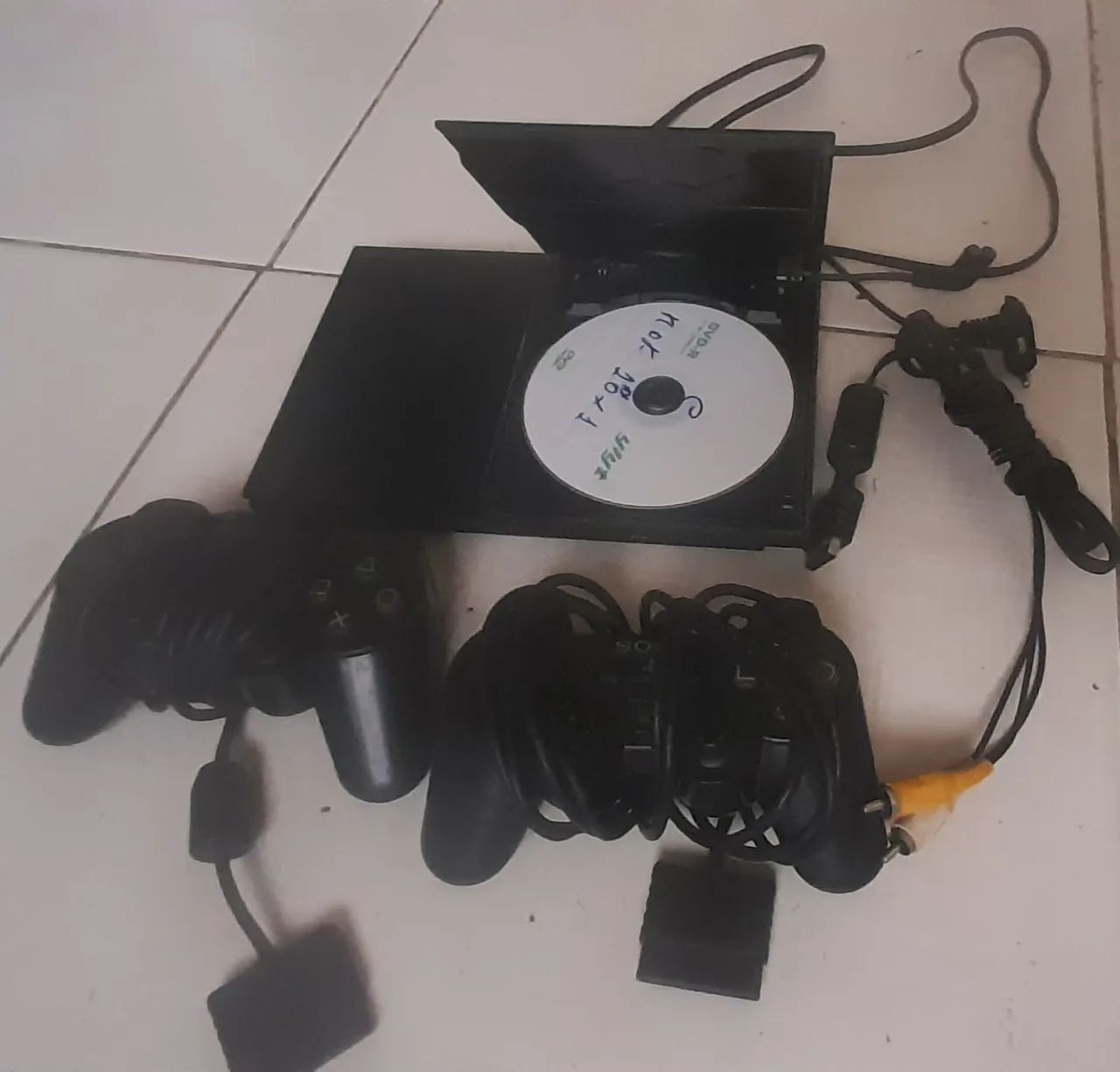 Playstation 2 com 2 controles  - Foto 3