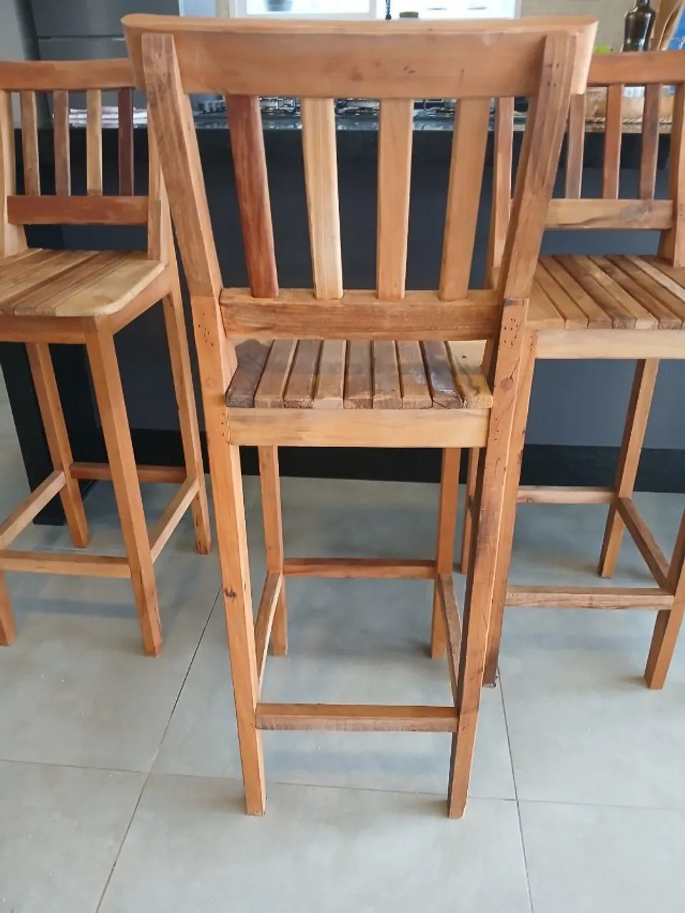 conjunto com 04 banquetas - Foto 2