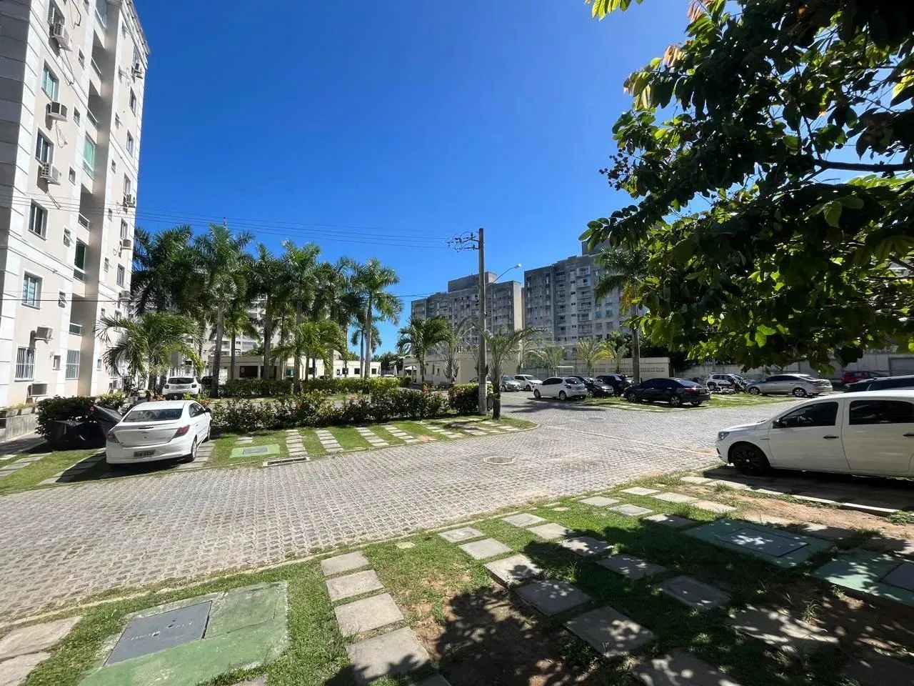 Alugo apartamento 2/4 suíte e varanda no Soberano em Buraquinho - Foto 3
