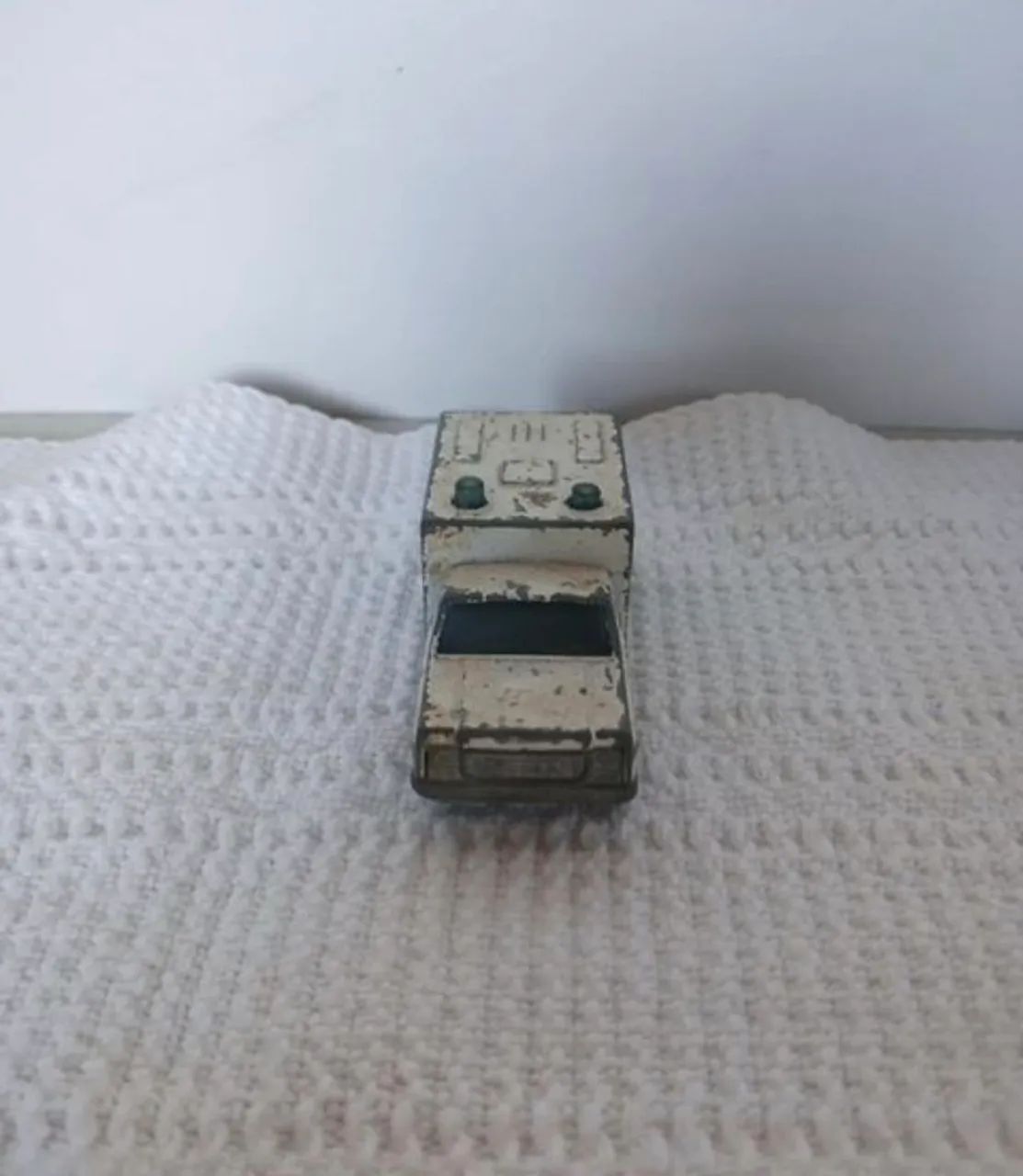 Brinquedo antigo ambulância de ferro - Foto 3