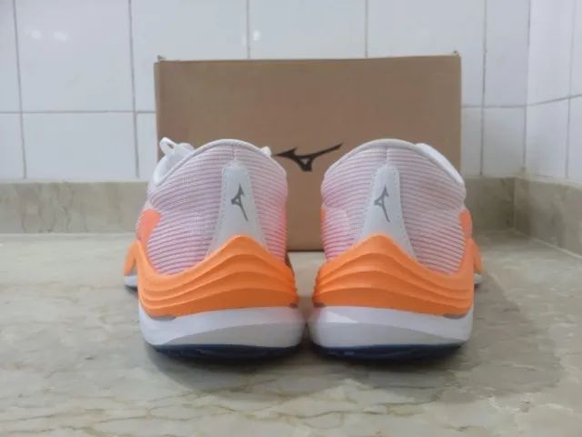 Tênis De Corrida Mizuno Wave Rebellion Flash Importado Novo Laranja Branco 42 - Foto 5