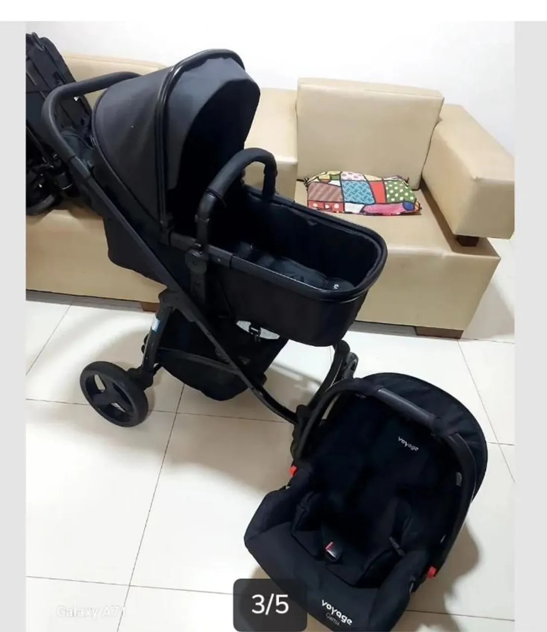 Carrinho de bebê com bebê conforto Voyage Gama