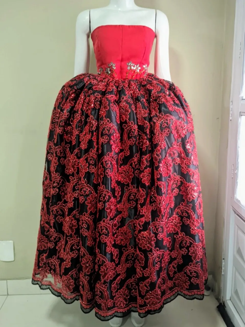 Saia de Pomba Gira Tule Bordado Vermelho - Brilhante e Elegante para Umbanda e Candomblé