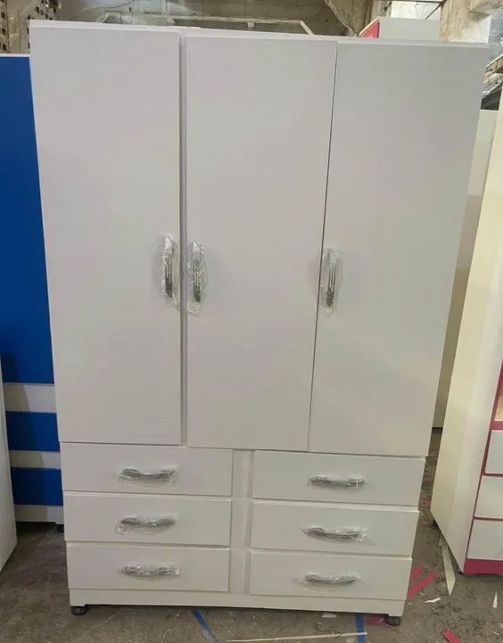 Guarda-roupa 3 Portas com 6 Gavetas em madeira de bloco