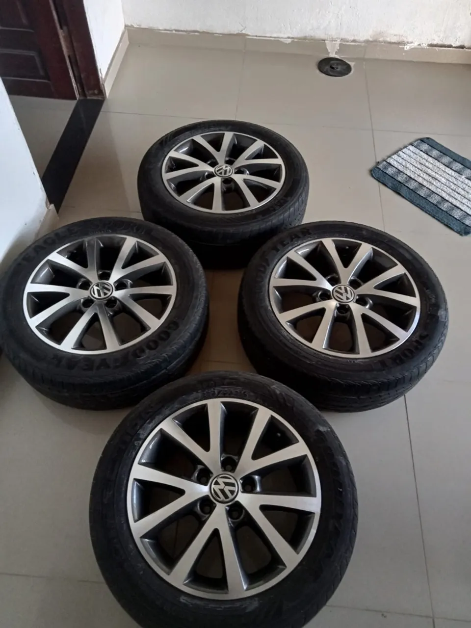 Rodas 16 com pneus semi novos !!
