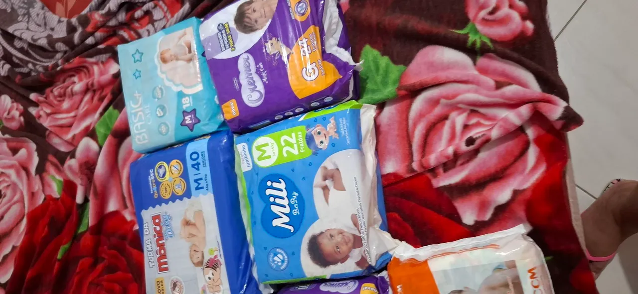Fraldas para bebê - diversas marcas e tamanhos