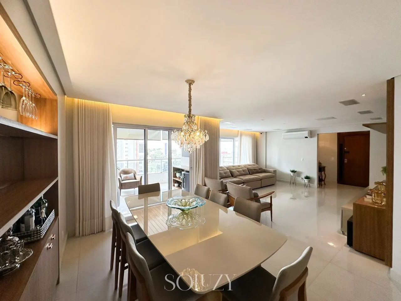 APARTAMENTO No Condomínio RESIDENCIAL FLAMBOYANT Com 04 [Quatro] Quartos