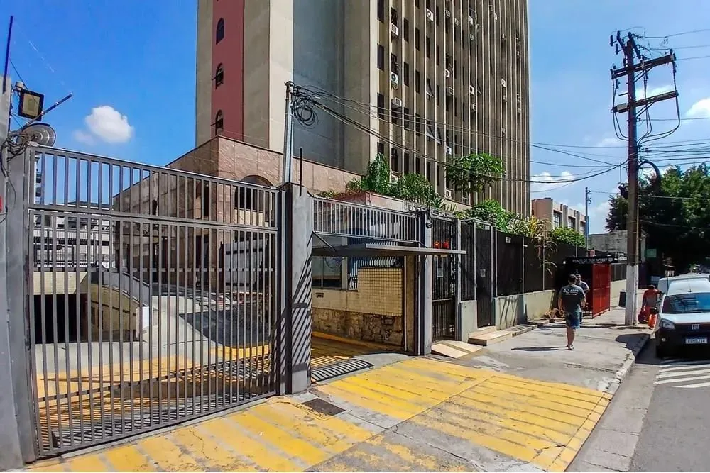 Sala comercial 2 banheiros , ar condicionado copa e uma vaga de garagem