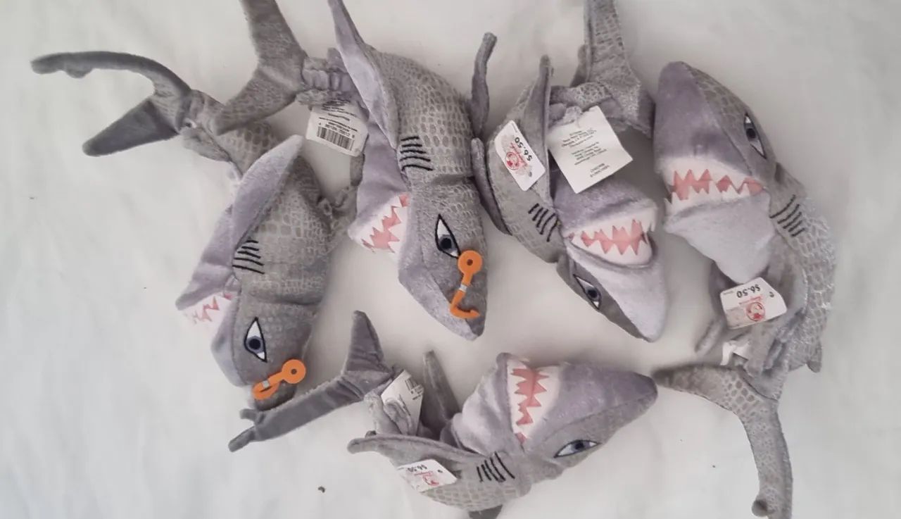 Pelúcias de tubarão Disney