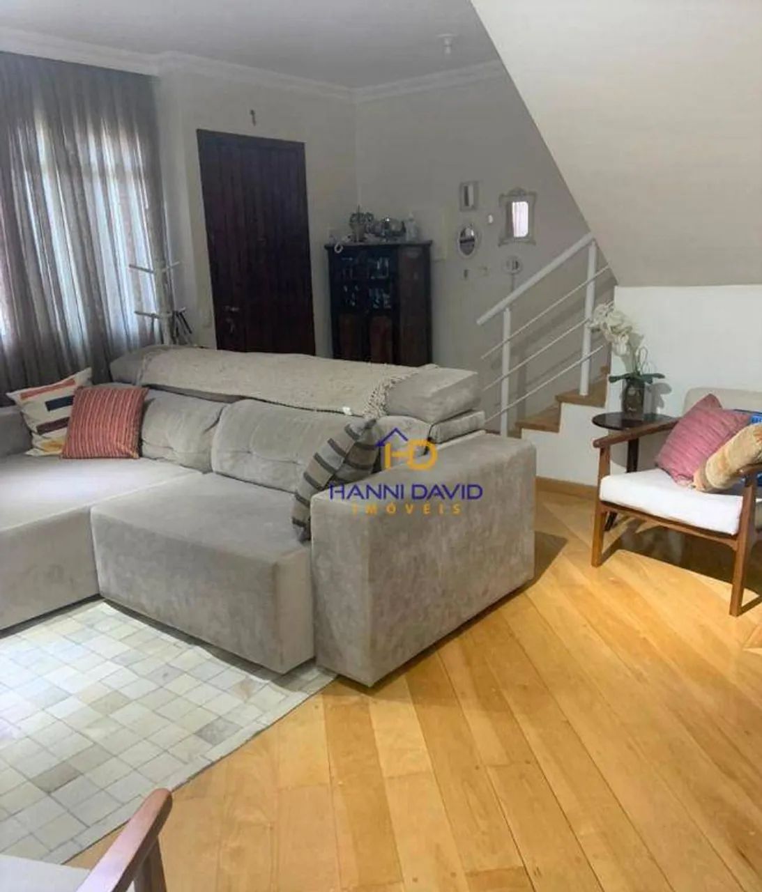 Lida Casa de Vila com três Dormitórios uma Suíte 2 Vagas .