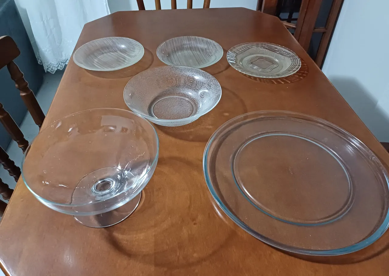Pratos bowl e taça de vidro