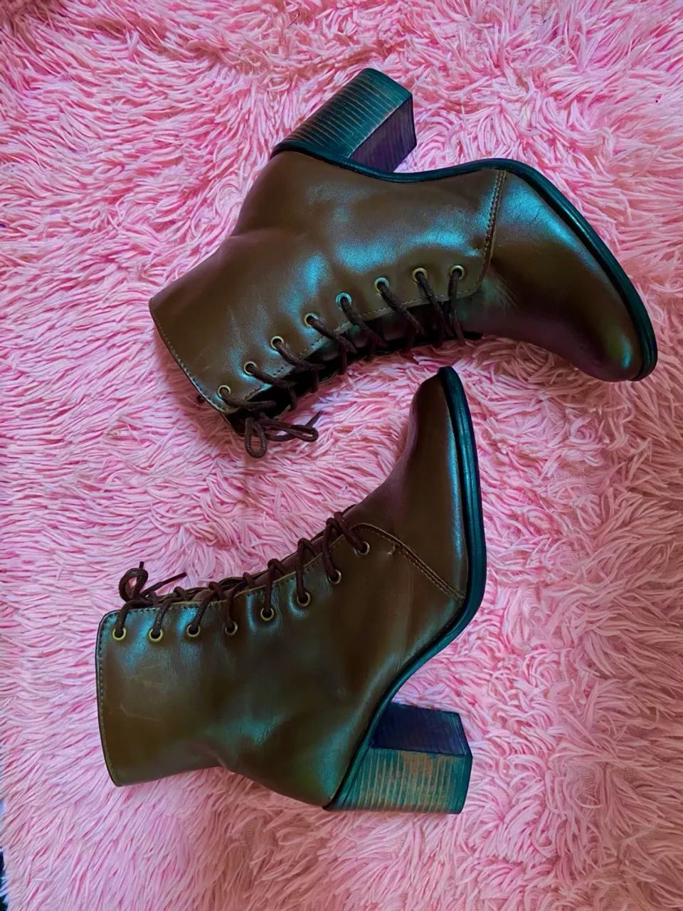 Bota Feminina de Couro Marrom com Cadarço - Elegância e Conforto - Foto 3