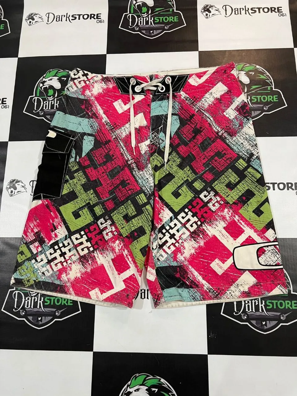 Shorts Oakley Estampado - Conforto e Estilo para o Verão