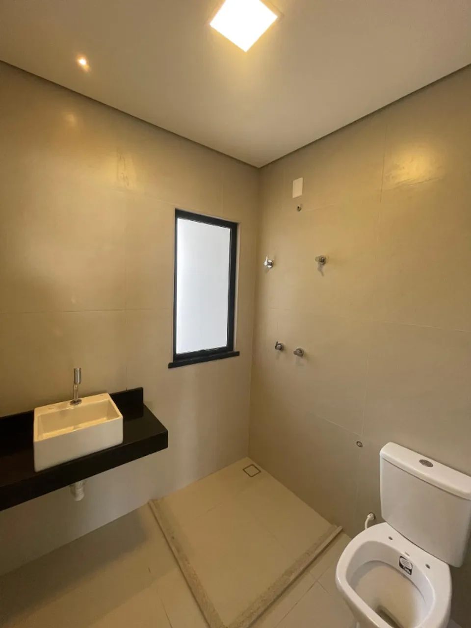 Casa duplex com quatro suítes - Precabura/Eusébio - 185,50m²
