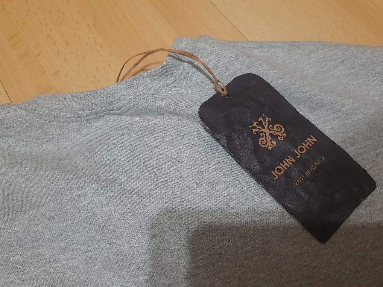 Camiseta John John Cinza com Bolso - Foto 5