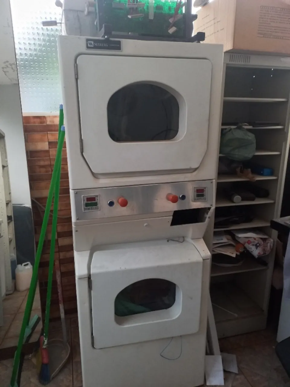Secador de Roupas DUPLO (PRECISA ACABAR DE REFORMAR)