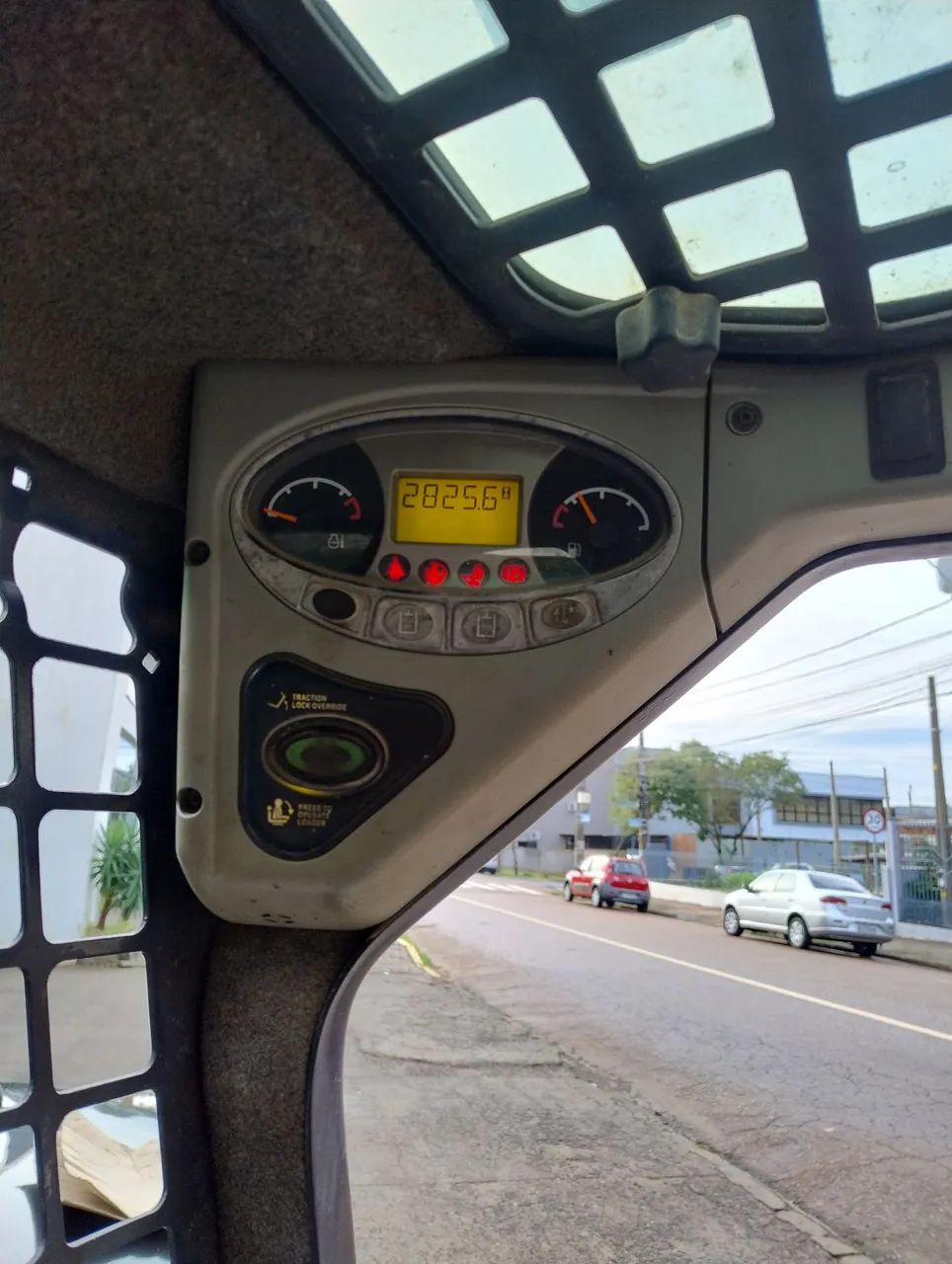 Mini Carregadeira Bobcat S100 - Foto 5