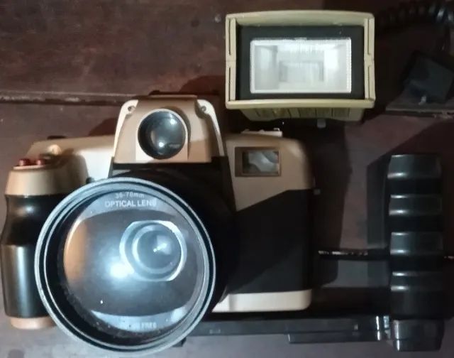 Máquina fotográfica Canon modelo EOS 500N