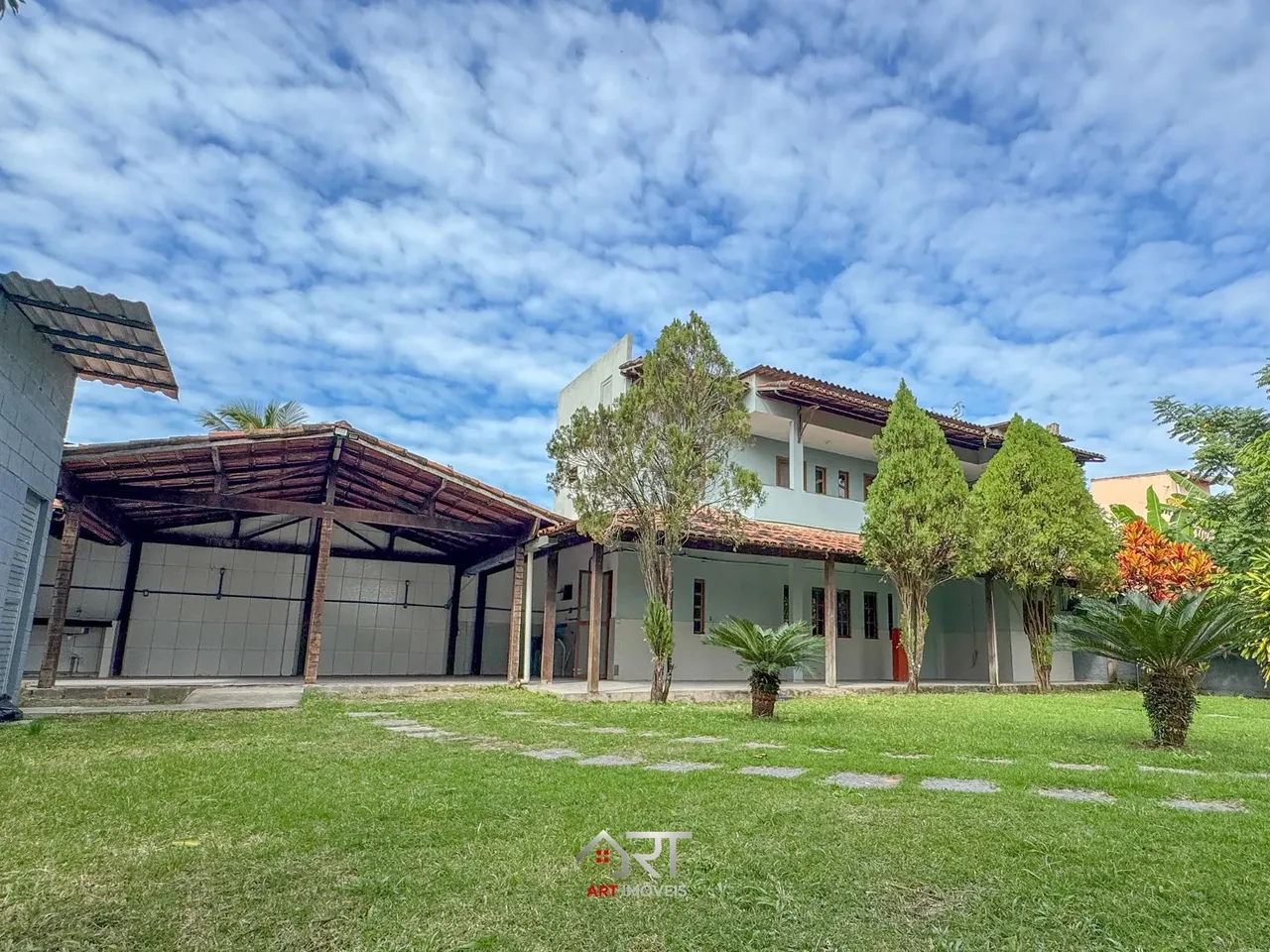 Próximo a Rodosol, 4 quartos, casa duplex, 600m² área total - invista em seu negócio