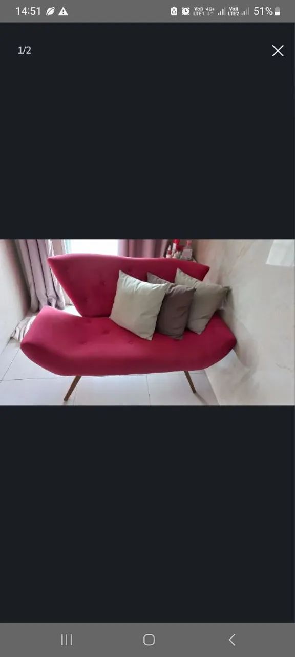 Sofá vermelho confortável 