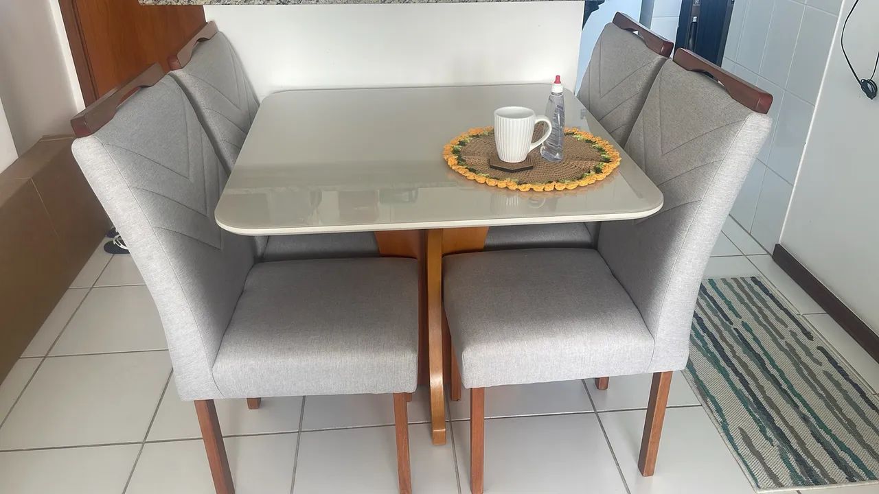 Mesa c/ 4 cadeiras