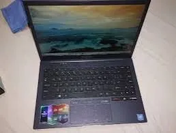 Notebook semi novo pra vender logo