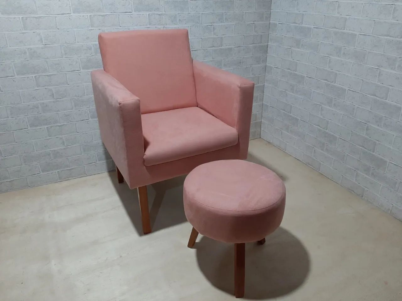 2 poltronas + 1 puff redondo 