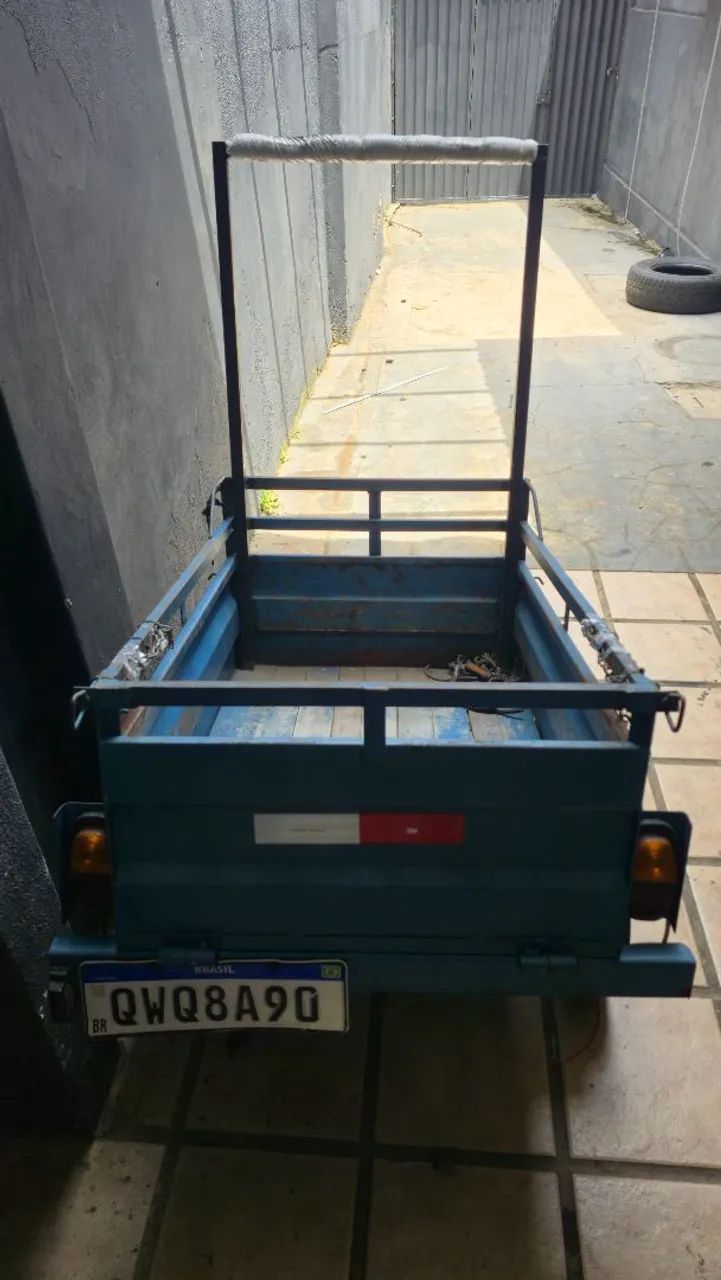 Vendo carretinha emplacada pra moto - Foto 3