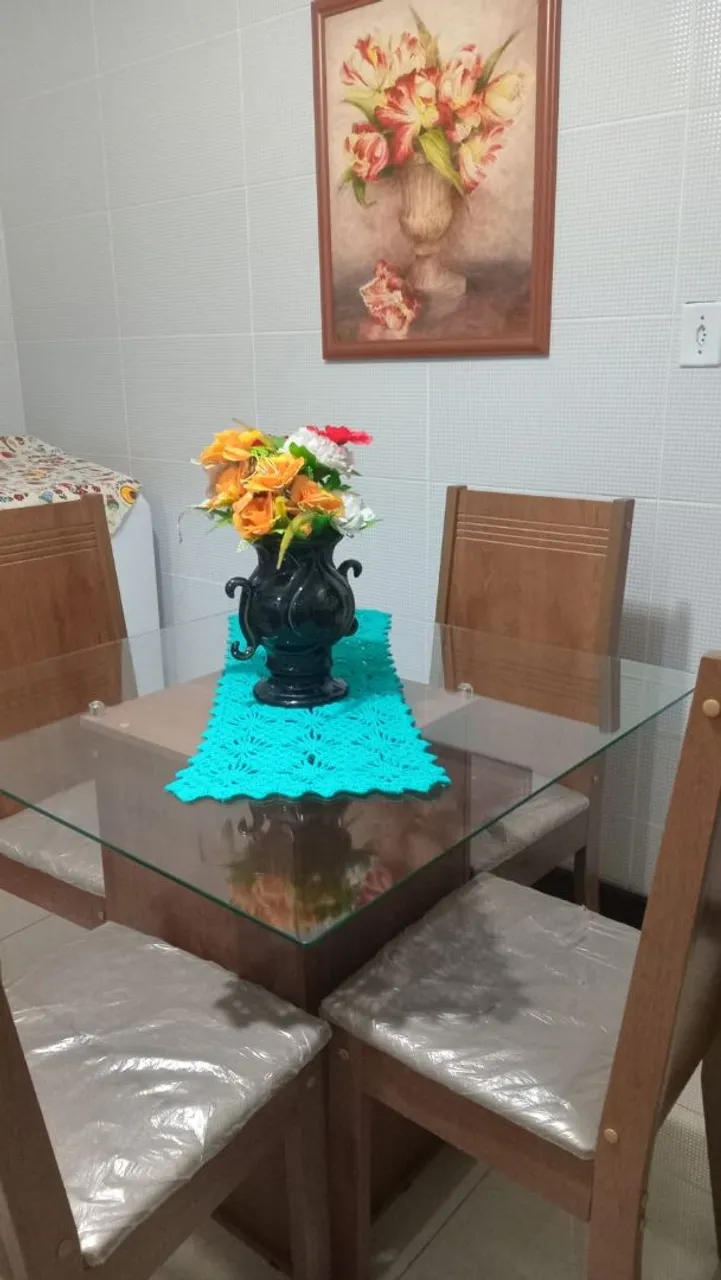 Mesa de Jantar com Tampo de Vidro e 4 Cadeiras