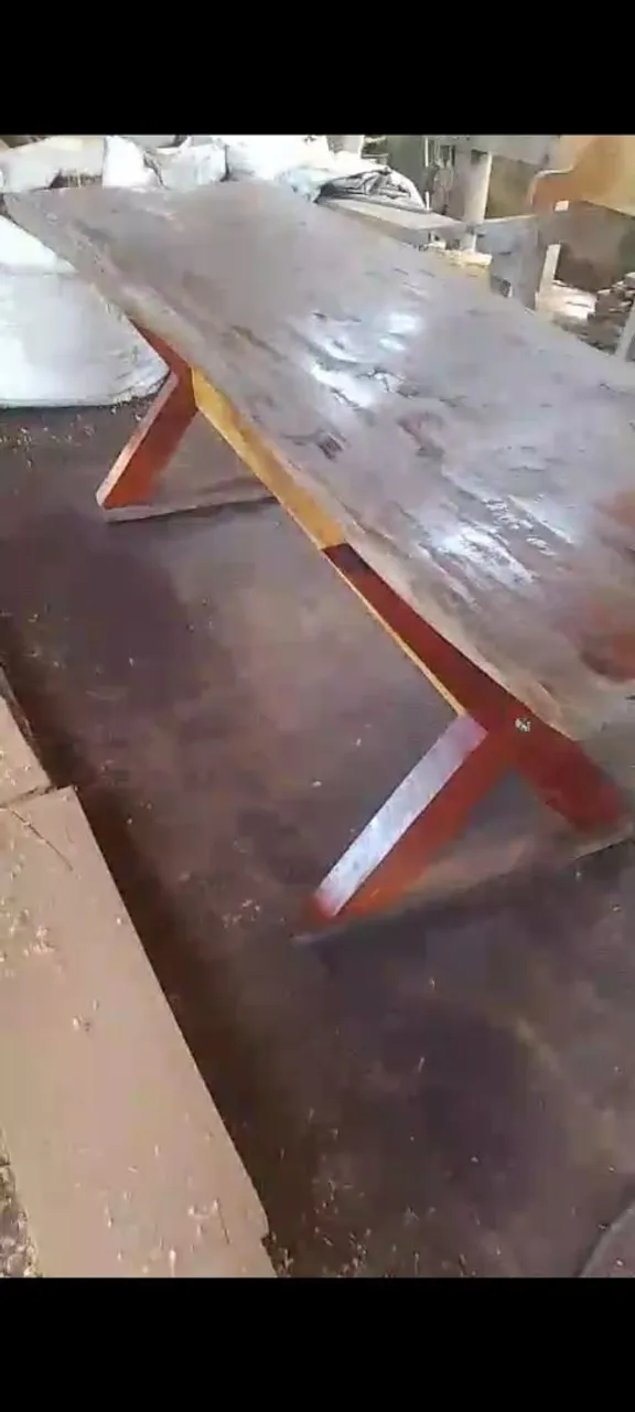 Mesa de madeira para área externa
