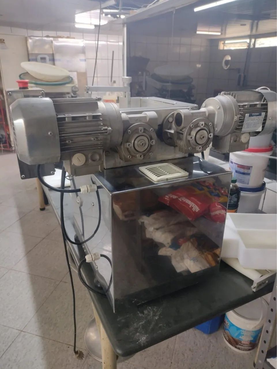 Máquina de fazer salgados semi nova - Foto 4