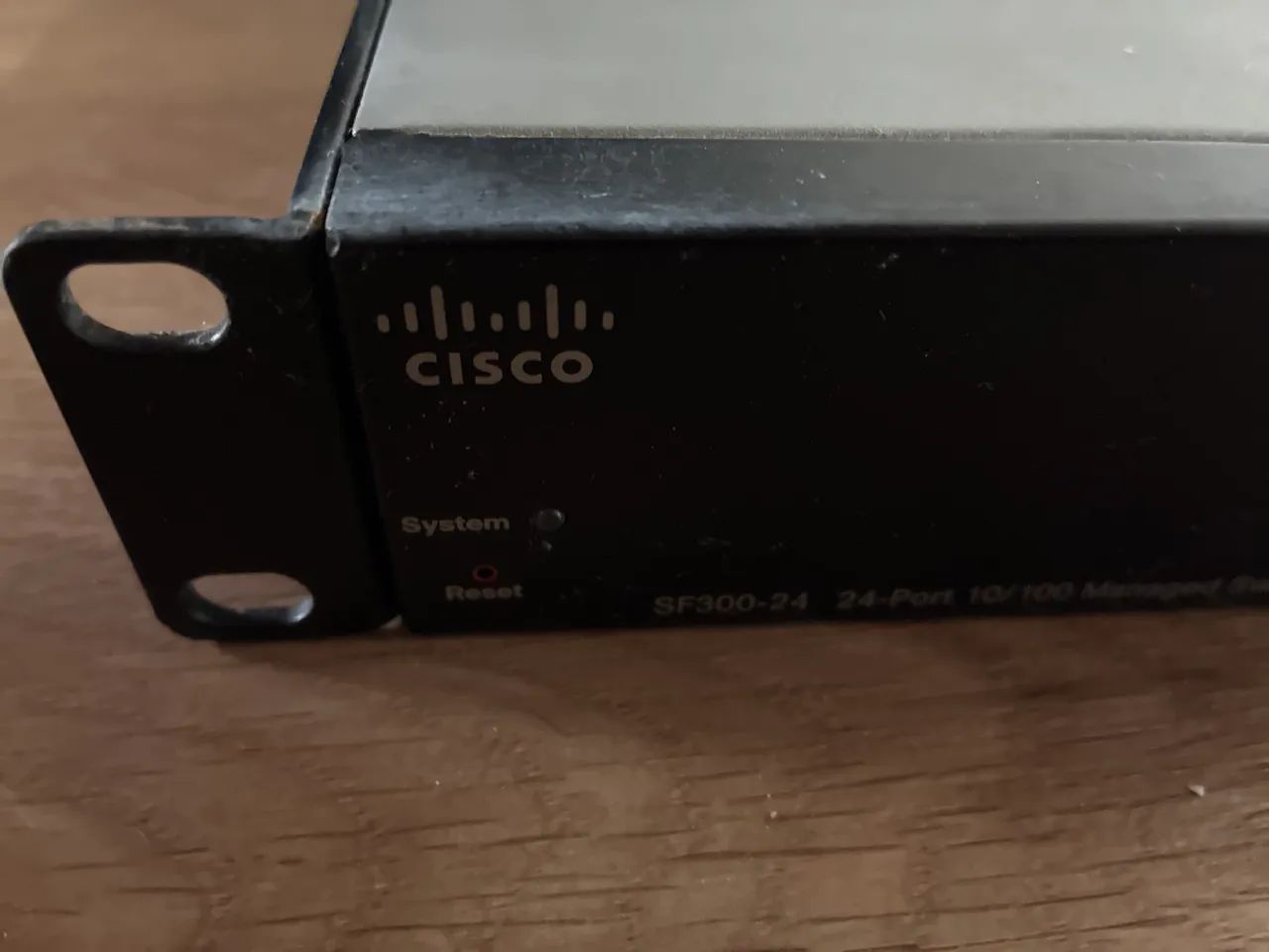 Switch Cisco SF300-24 gerenciável  - Foto 2