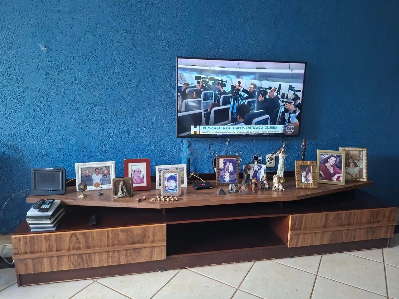 ?Rack para TV Moderno Amadeirado - Grande com Gavetões e Nicho Central - Foto 2