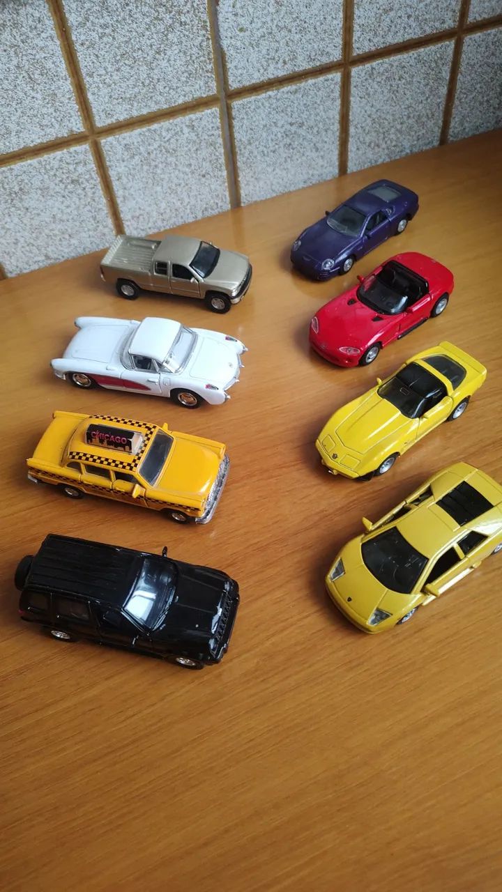Coleção de carrinhos Maisto