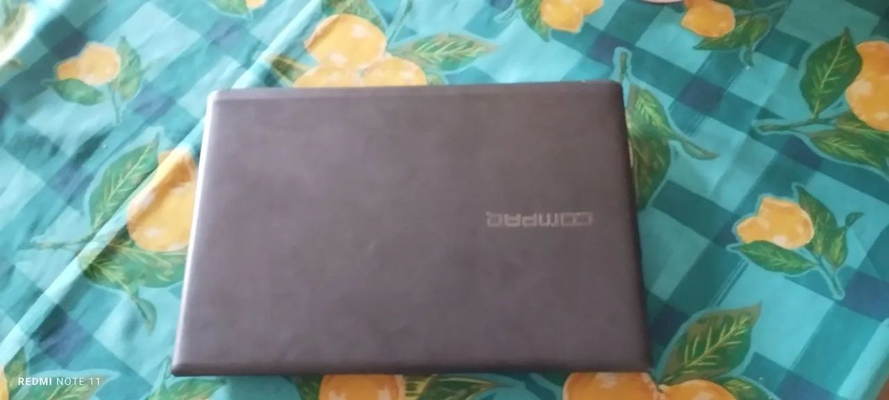 Vende-se notebook semi novo