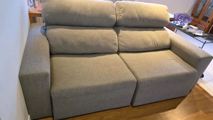 Sofá Retrátil Cinza em Linho 2,20m - Excelente Estado | Lindo e Confortável - Foto 3