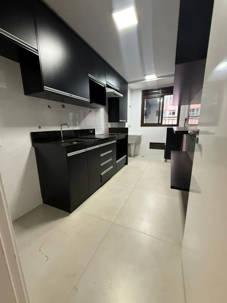 3 QUARTOS COM ARMARIOS AR CONDICIONADO - Foto 2