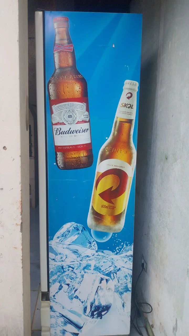 Freezer semi novo