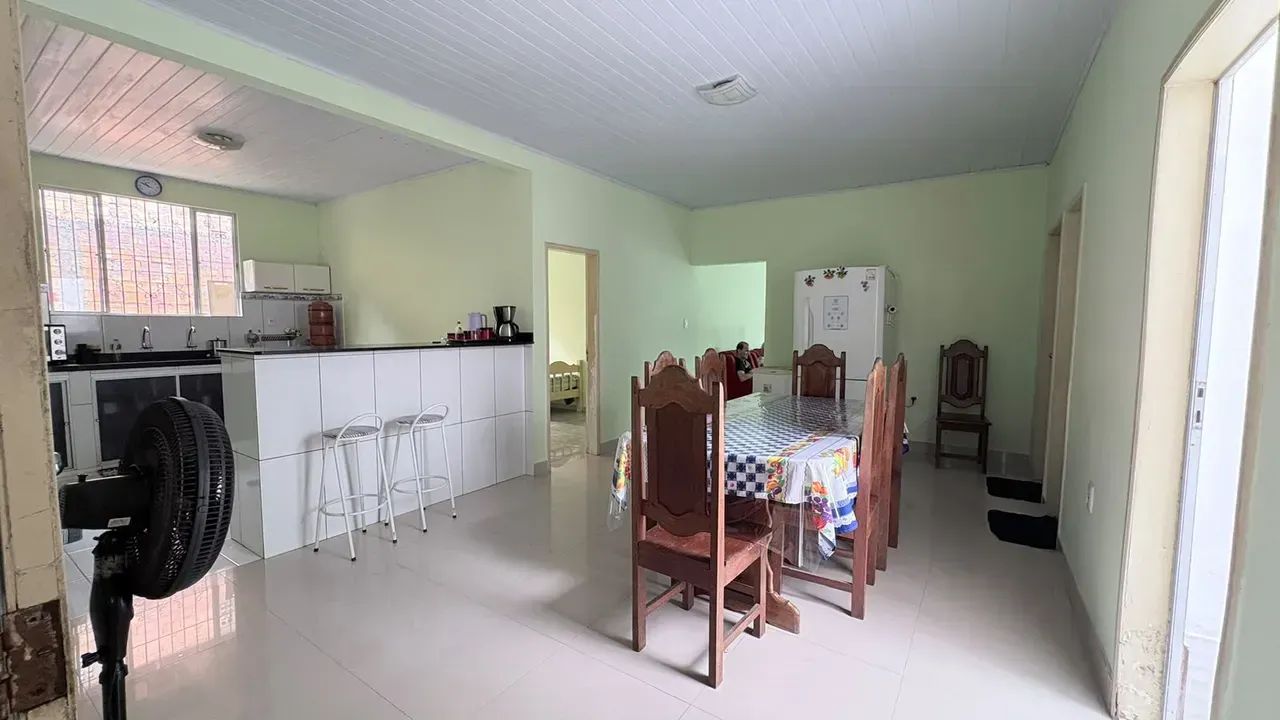 Casa térrea com amplo terreno, 5 quartos e espaço externo - Foto 5