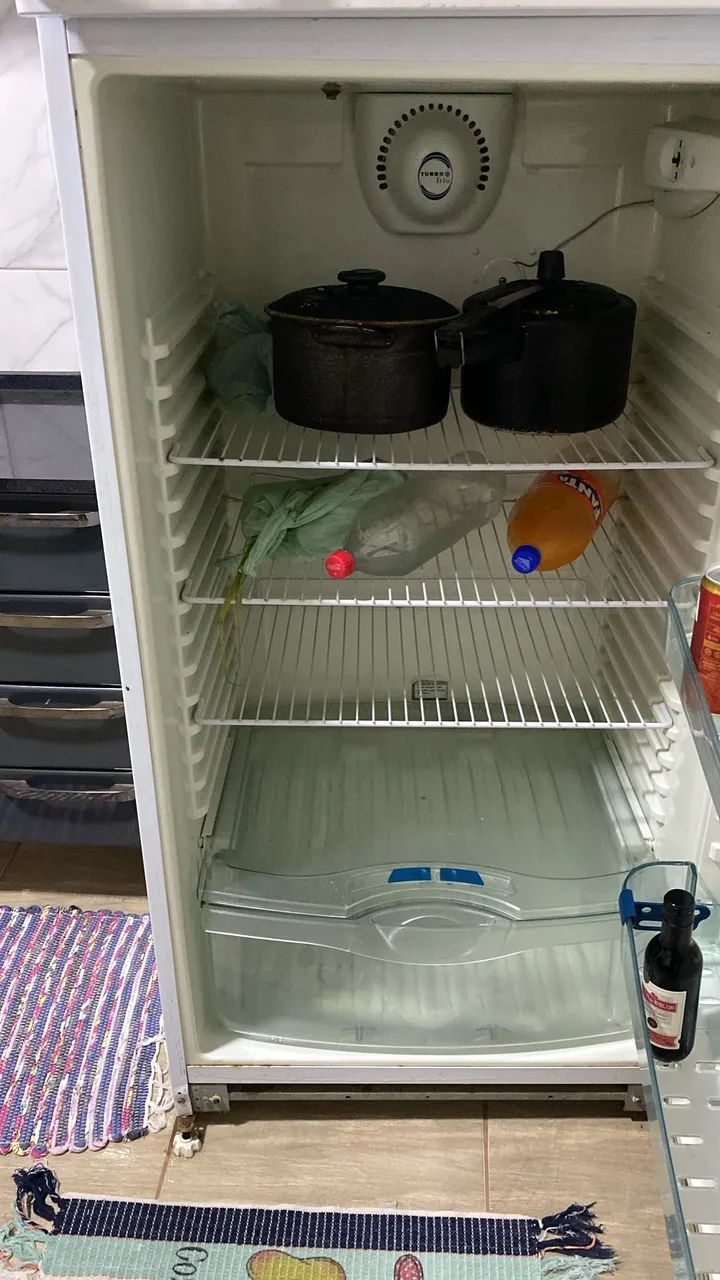 Vendo geladeira usada em boas condições  - Foto 2