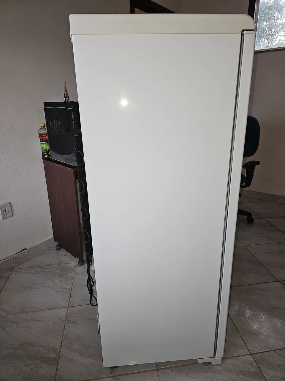 Geladeira Electrolux com defeito mas muito nova. - Foto 5