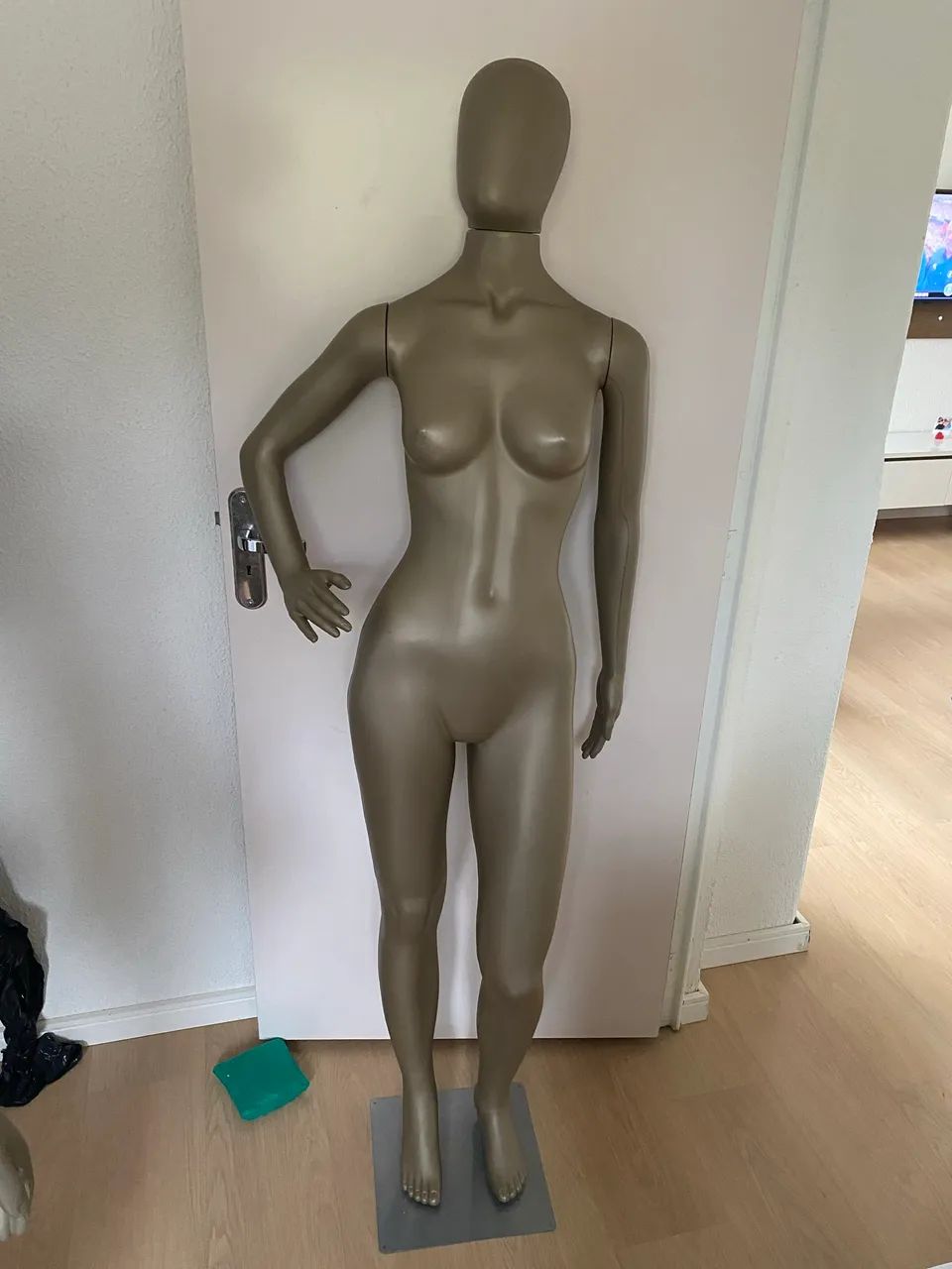 Manequins, araras e cabides de roupas  - Foto 2