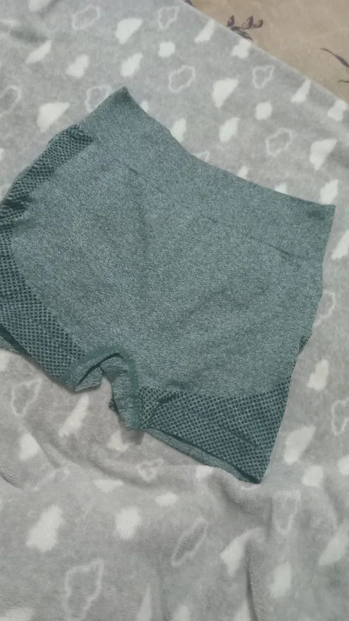 Short empina bumbum 